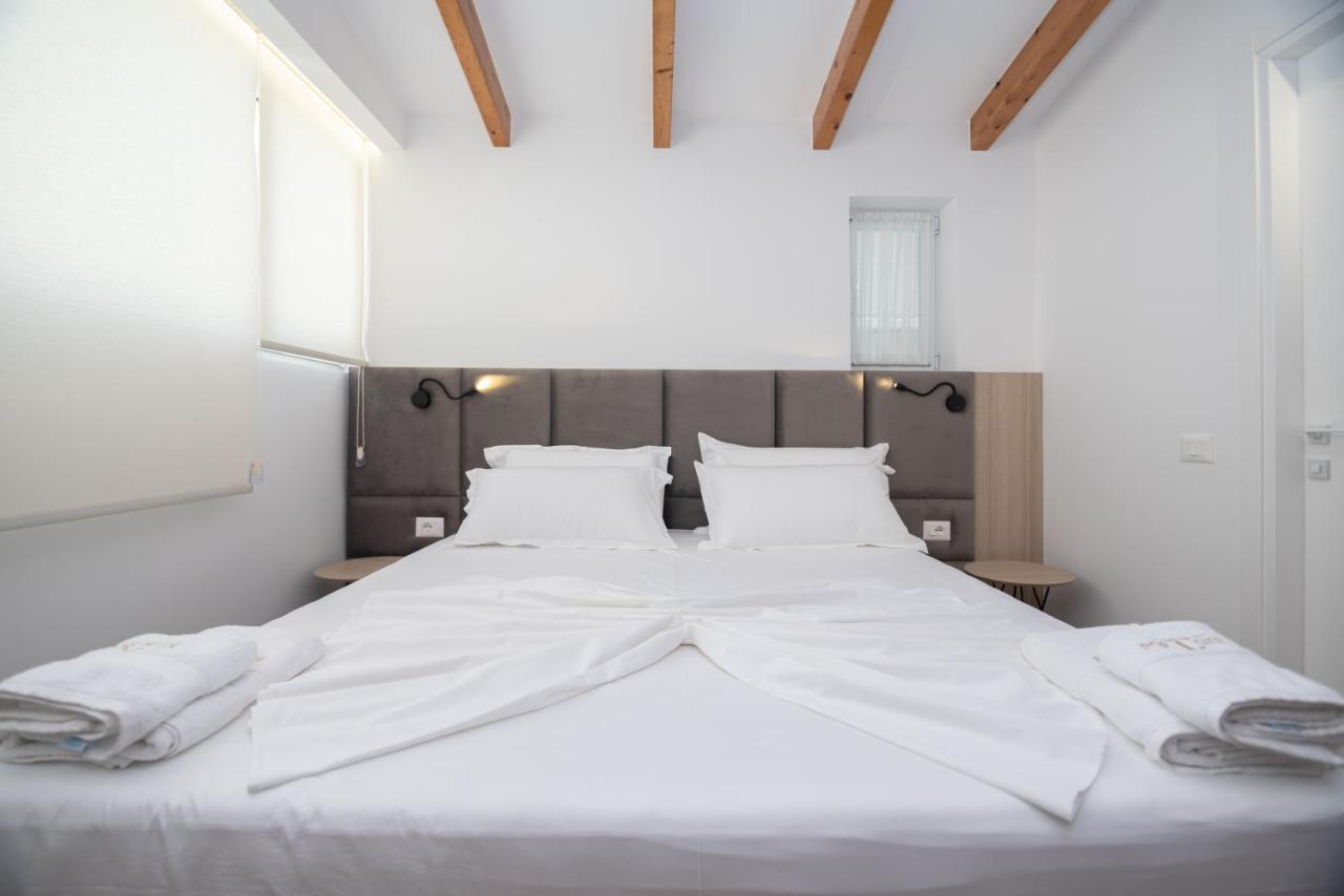 Hotel Portside Gf Vlorë エクステリア 写真
