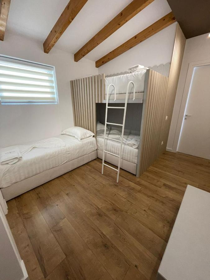 Hotel Portside Gf Vlorë エクステリア 写真